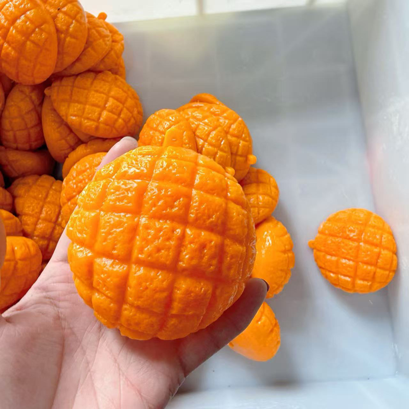 Food & Snacks Coloring - Voedselvormige stressverlichtende ananasbroodje squishy vormbare stuiterbal